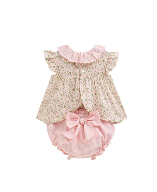 Baby outfit with floral short-sleeve top and pink ruffled bloomers with bow